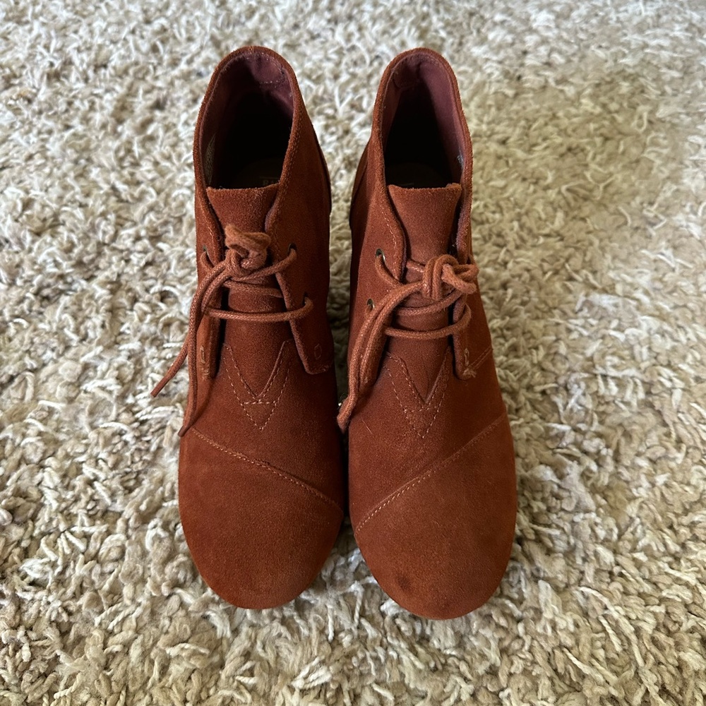 Women’s Rust Lace-Up Wedges